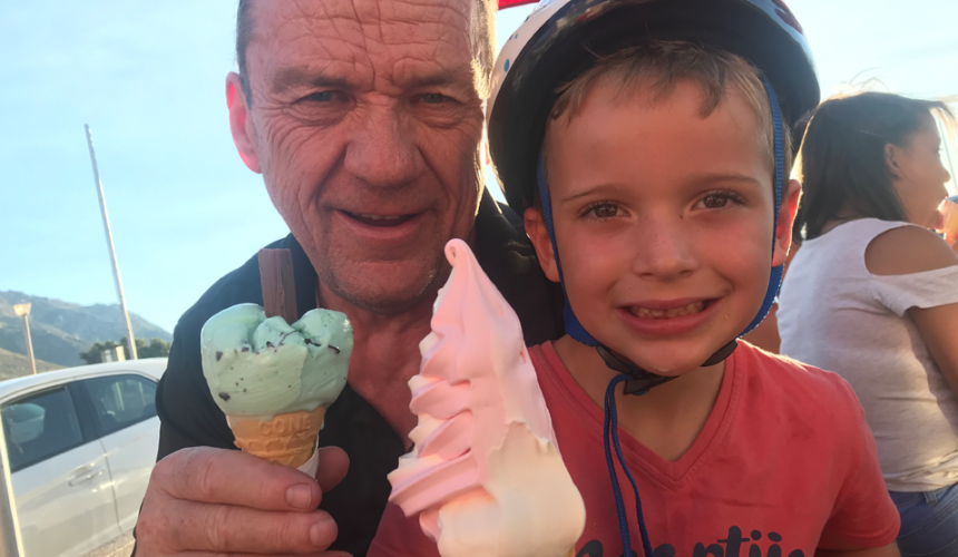 Simon and Reilly enjoy ice cream