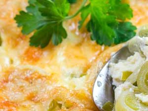 cheesy baked leeks in dish