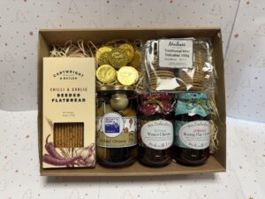cheeseboard companions hamper