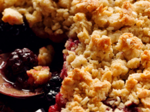 apple and blackberry crumble