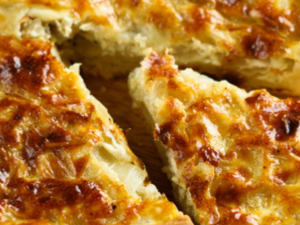 Cheddar and caramelised onion quiche