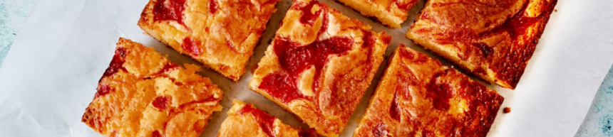 ROW feature image size (29) strawberry and cream blondies