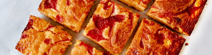 ROW feature image size (29) strawberry and cream blondies
